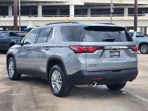Sterling Gray Metallic 2023 Chevrolet Traverse LT Cloth