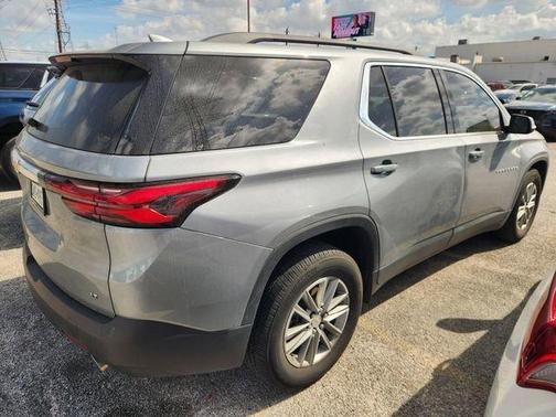 Sterling Gray Metallic 2023 Chevrolet Traverse LT Cloth
