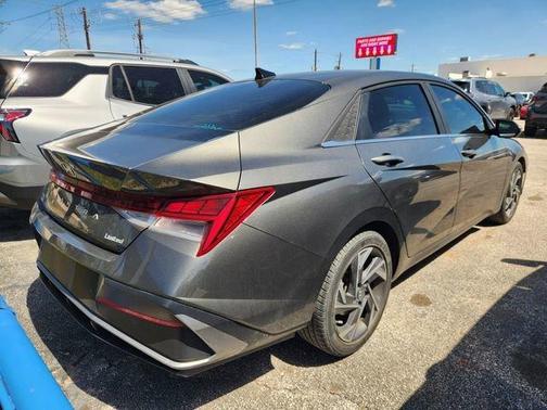 2024 Hyundai ELANTRA Limited