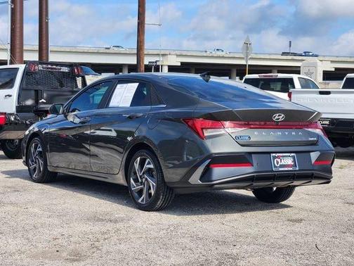 2024 Hyundai ELANTRA Limited