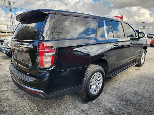 2023 Chevrolet Suburban LT
