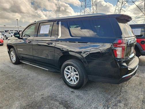 2023 Chevrolet Suburban LT
