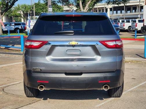 Satin Steel Metallic 2021 Chevrolet Traverse LS