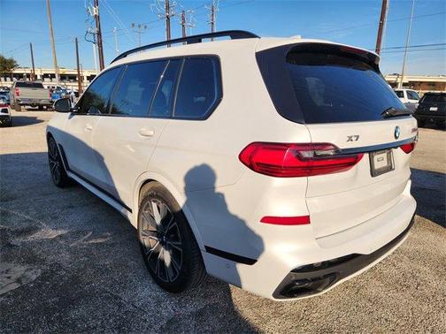 2022 BMW X7 M50i