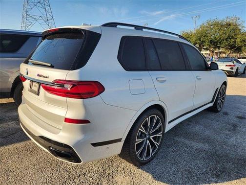 2022 BMW X7 M50i