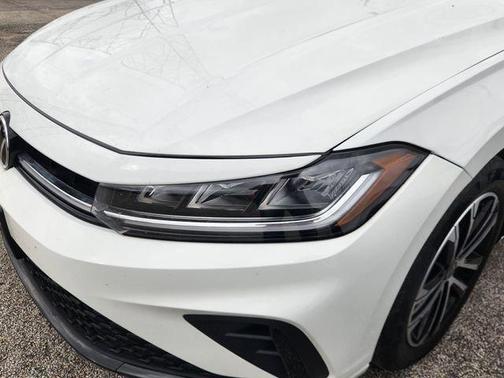 Pure White 2025 Volkswagen Jetta 1.5T Sport