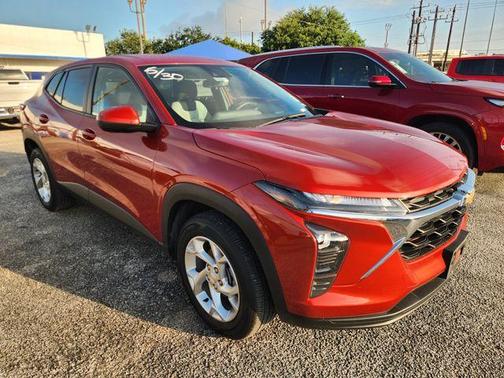 Cayenne Orange Metallic 2024 Chevrolet Trax LS