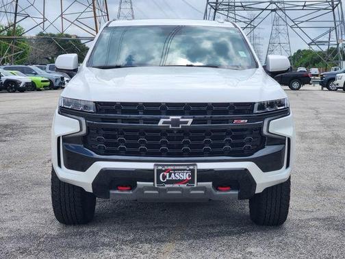 Iridescent Pearl Tricoat 2024 Chevrolet Suburban Z71