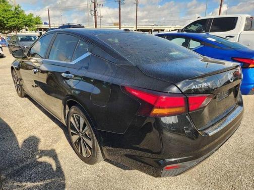 Black 2022 Nissan Altima 2.5 SV