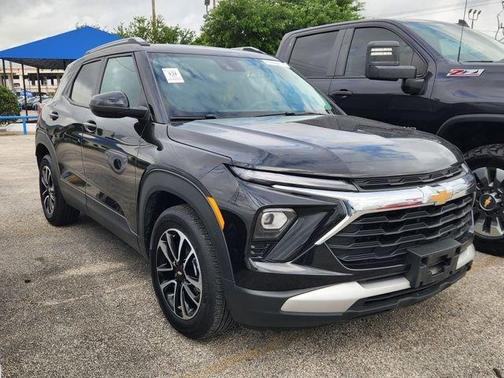 Mosaic Black Metallic 2025 Chevrolet Trailblazer LT