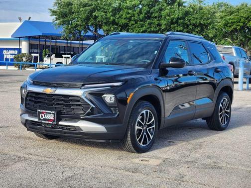 Mosaic Black Metallic 2025 Chevrolet Trailblazer LT