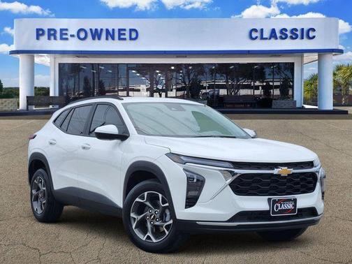 Summit White 2025 Chevrolet Trax LT