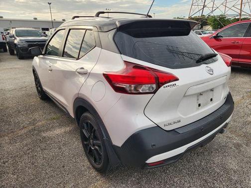 Aspen White / Super Black 2020 Nissan Kicks SR