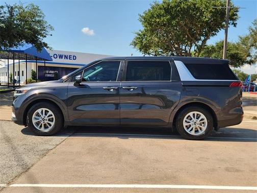 2023 Kia Carnival LX