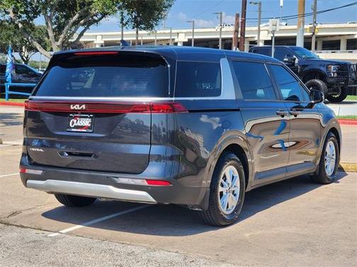 2023 Kia Carnival LX