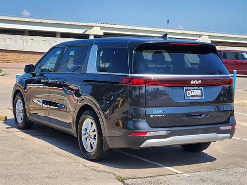 2023 Kia Carnival LX