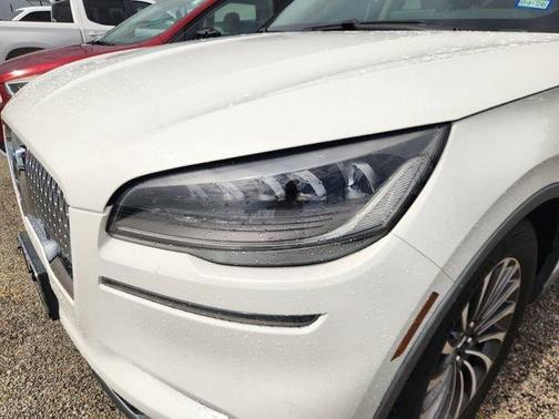 White 2021 Lincoln Aviator Reserve RWD