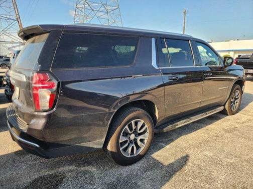 Dark Ash Metallic 2024 Chevrolet Suburban LS