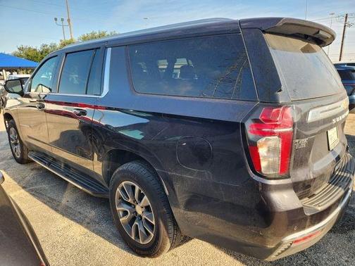 Dark Ash Metallic 2024 Chevrolet Suburban LS
