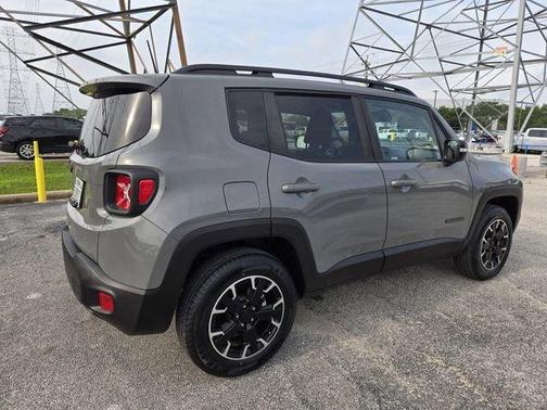 Sting Gray Clearcoat 2023 Jeep Renegade Latitude