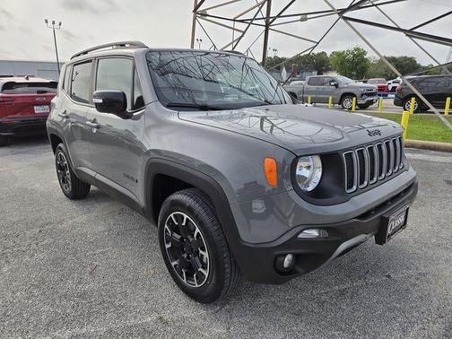 Sting Gray Clearcoat 2023 Jeep Renegade Latitude