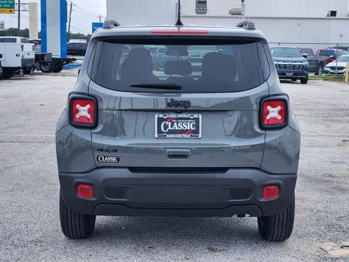 Sting Gray Clearcoat 2023 Jeep Renegade Latitude