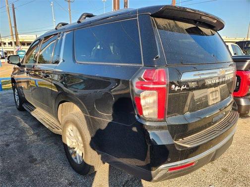 2023 Chevrolet Suburban LT