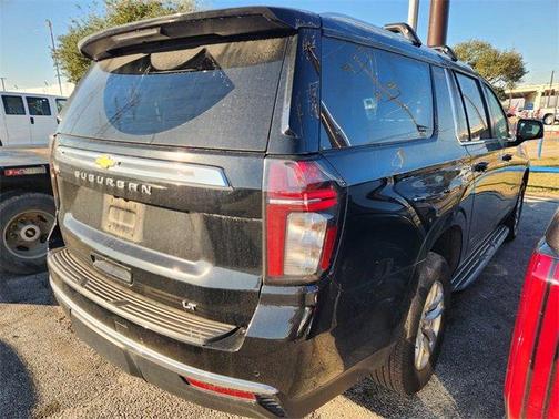 2023 Chevrolet Suburban LT