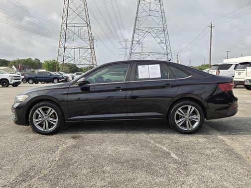 Deep Black Pearl Effect 2022 Volkswagen Jetta 1.5T SE