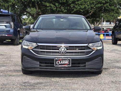 Deep Black Pearl Effect 2022 Volkswagen Jetta 1.5T SE