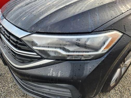 Deep Black Pearl Effect 2022 Volkswagen Jetta 1.5T SE