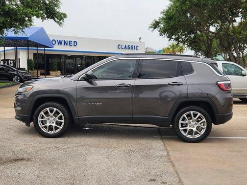 2022 Jeep Compass Latitude Lux