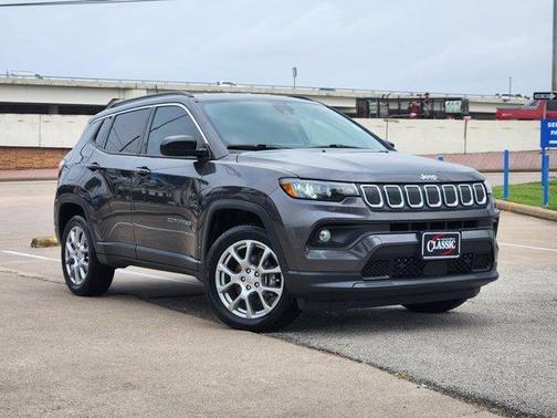 2022 Jeep Compass Latitude Lux