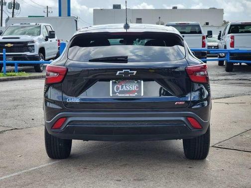 Mosaic Black Metallic 2024 Chevrolet Trax 1RS