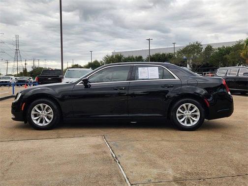 2023 Chrysler 300 Touring