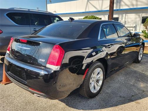 2023 Chrysler 300 Touring