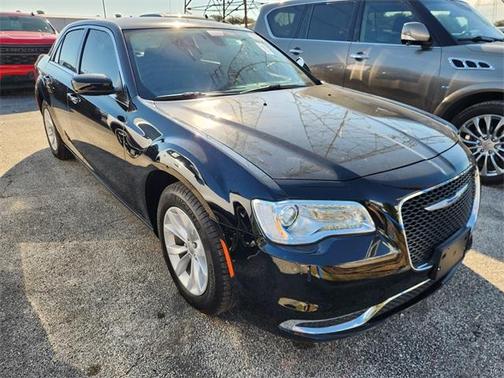 2023 Chrysler 300 Touring