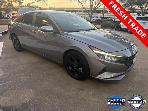 2022 Hyundai ELANTRA SEL