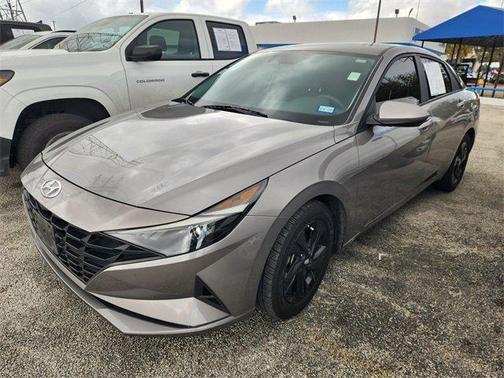 2022 Hyundai ELANTRA SEL