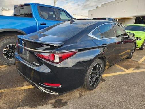 2024 Lexus ES 350 F SPORT Handling