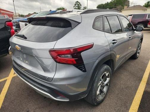 Sterling Gray Metallic 2024 Chevrolet Trax LT