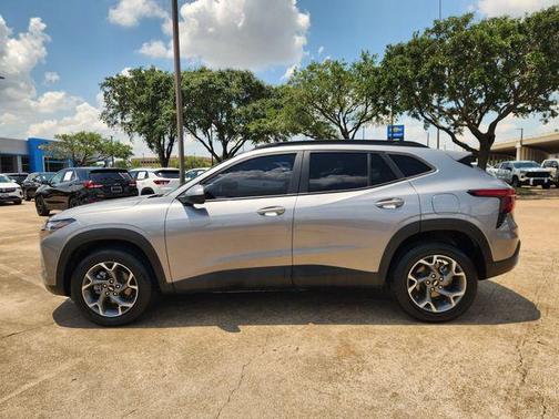 Sterling Gray Metallic 2024 Chevrolet Trax LT