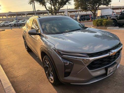 Sterling Gray Metallic 2024 Chevrolet Trax LT
