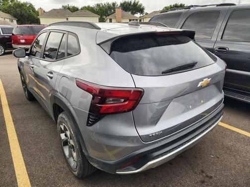 Sterling Gray Metallic 2024 Chevrolet Trax LT
