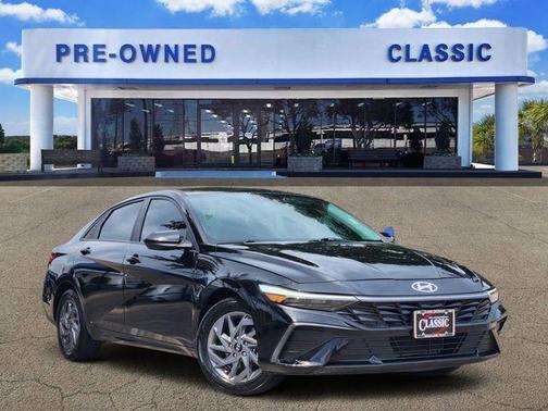 Black 2024 Hyundai ELANTRA SEL