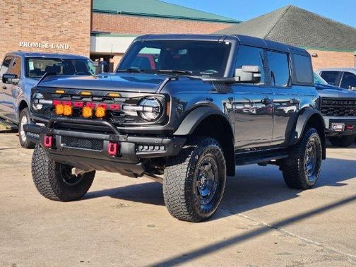 Gray Metallic 2024 Ford Bronco Badlands