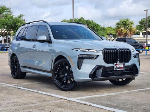 Gray Metallic 2026 BMW X7 xDrive40i