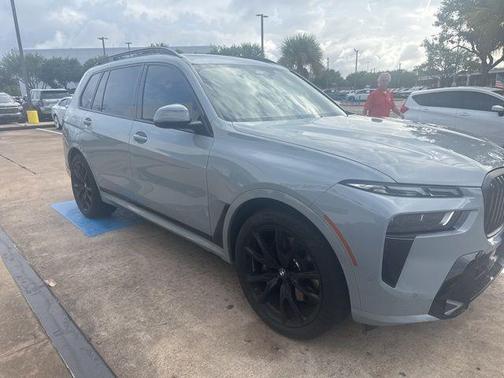 Gray Metallic 2026 BMW X7 xDrive40i