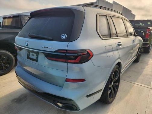 Gray Metallic 2026 BMW X7 xDrive40i