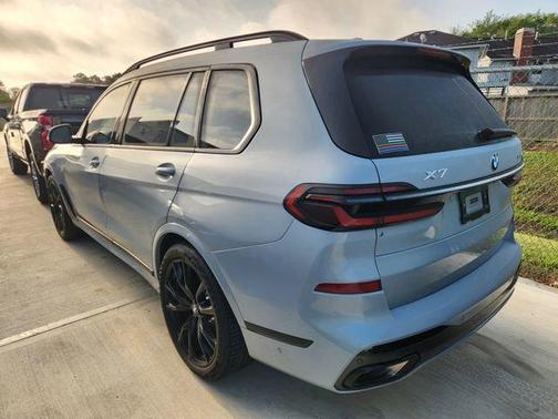 Gray Metallic 2026 BMW X7 xDrive40i